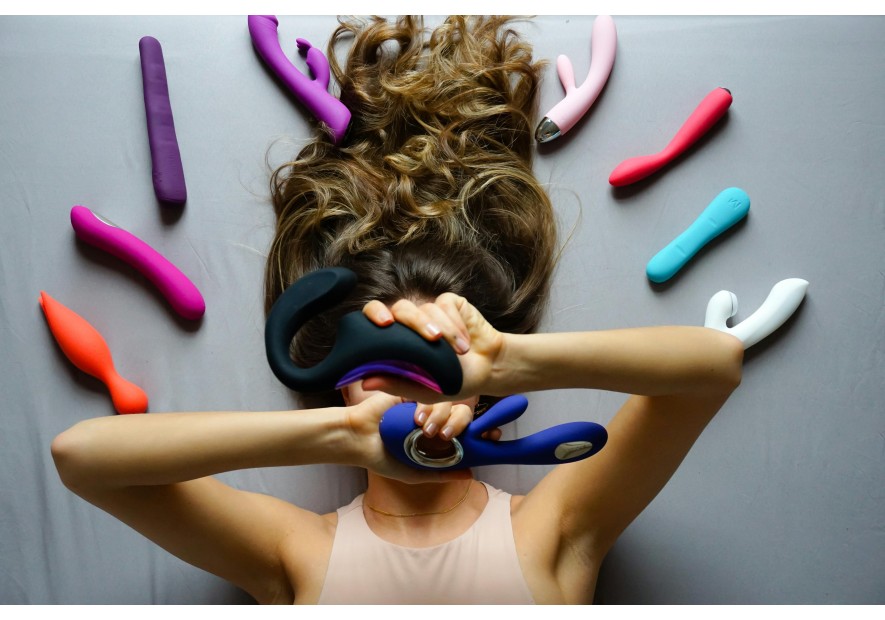 Pourquoi certaines femmes préfèrent les stimulateurs clitoridiens aux vibrateurs classiques ? | Espace Désir